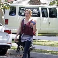 Hilary Duff pregnant star arriving for a yoga class | Picture 67669